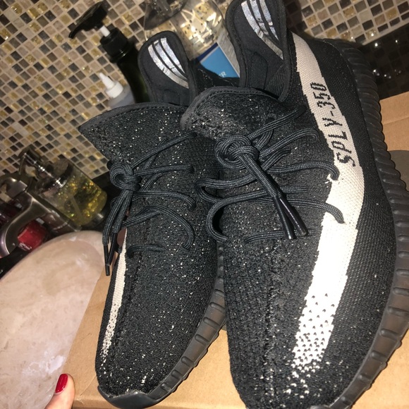 Yeezy Boost 350 V2 'Oreo' - Picture 5 of 8